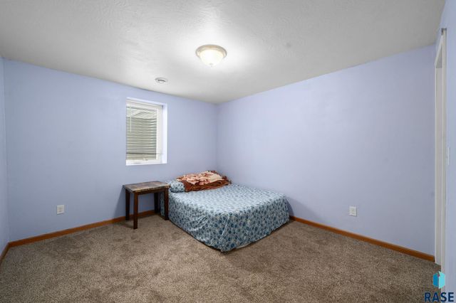 904 N Highland Ave Avenue, Sioux Falls, SD 57103