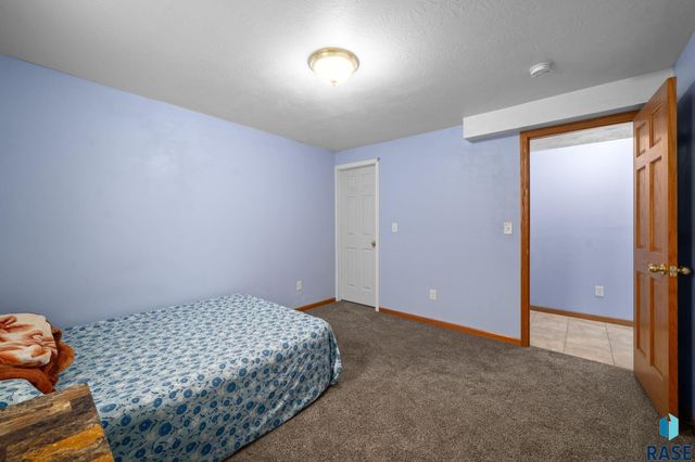 904 N Highland Ave Avenue, Sioux Falls, SD 57103