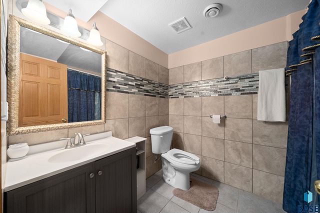 904 N Highland Ave Avenue, Sioux Falls, SD 57103