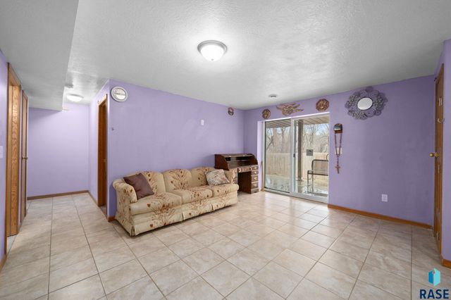 904 N Highland Ave Avenue, Sioux Falls, SD 57103