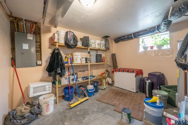 904 N Highland Ave Avenue, Sioux Falls, SD 57103