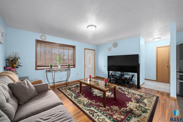 904 N Highland Ave Avenue, Sioux Falls, SD 57103