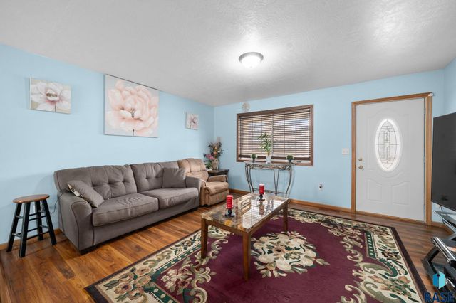 904 N Highland Ave Avenue, Sioux Falls, SD 57103