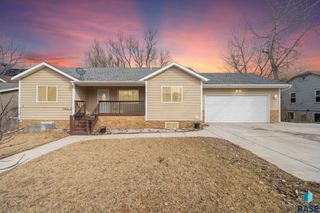 904 N Highland Ave Avenue, Sioux Falls, SD 57103