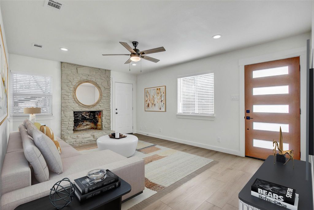 1402 Valleyridge CIR B, Austin, TX 78704