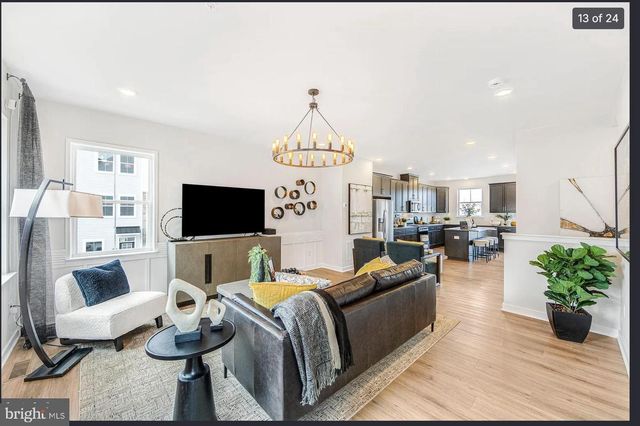 41 E FRONT ST, Bridgeport, PA 19405