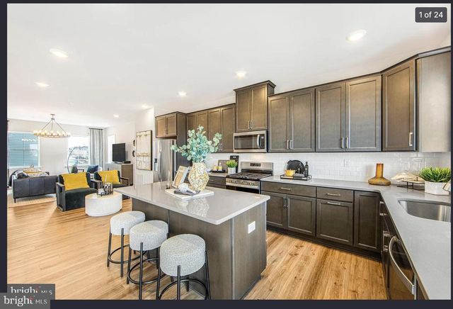 41 E FRONT ST, Bridgeport, PA 19405