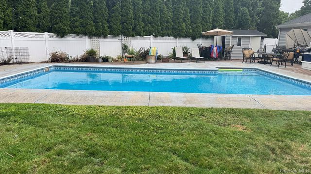 34 Mayfair Drive, Huntington, NY 11743