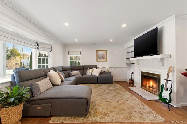 34 Mayfair Drive, Huntington, NY 11743