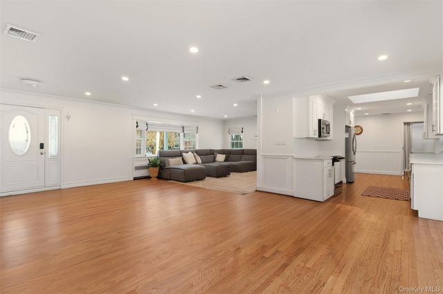 34 Mayfair Drive, Huntington, NY 11743