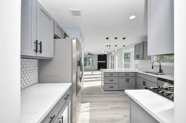 4211 Royal Manor Drive, Pasadena, TX 77505