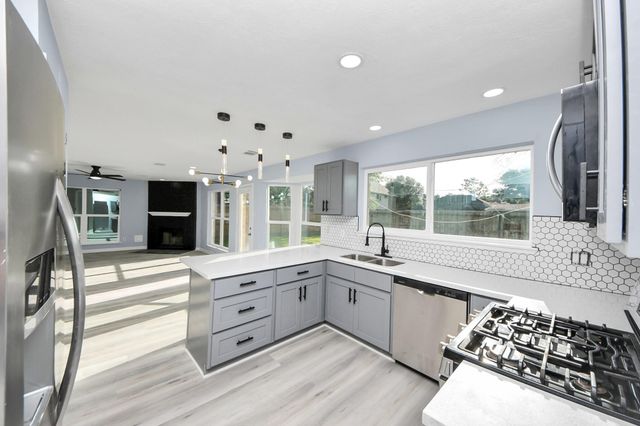 4211 Royal Manor Drive, Pasadena, TX 77505