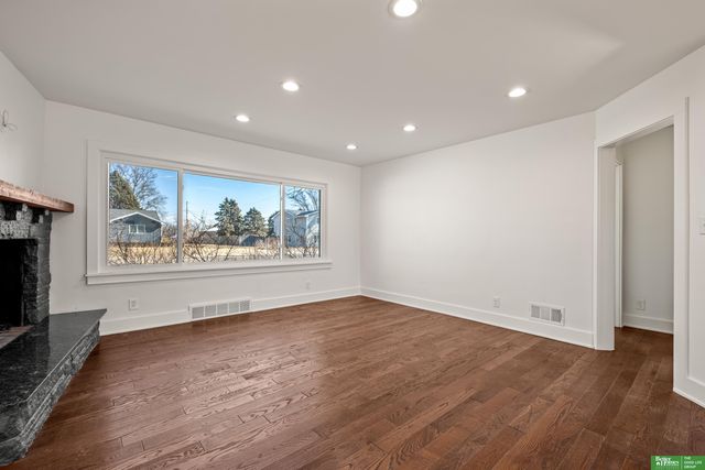 1922 S 113th Street, Omaha, NE 68144