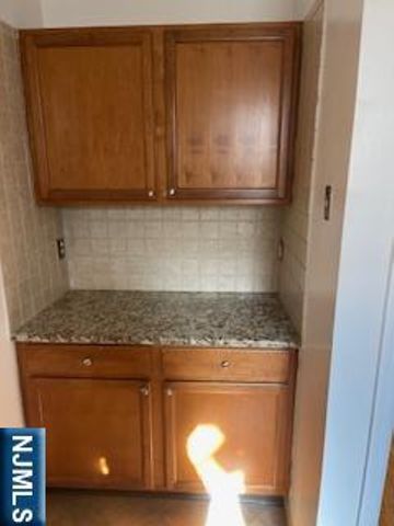 1518 River Road 3, Edgewater, NJ 07020