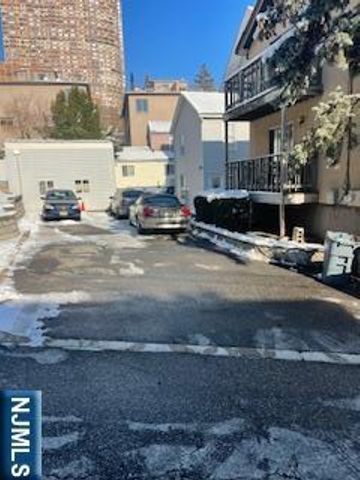 1518 River Road 3, Edgewater, NJ 07020