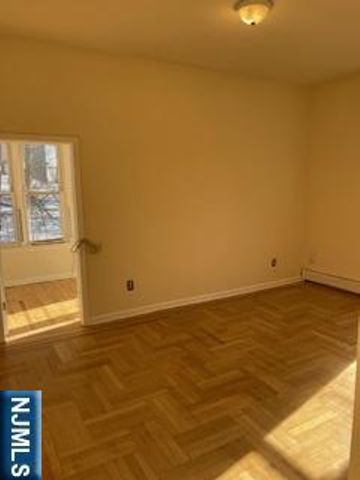 1518 River Road 3, Edgewater, NJ 07020