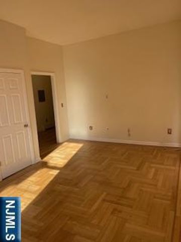 1518 River Road 3, Edgewater, NJ 07020