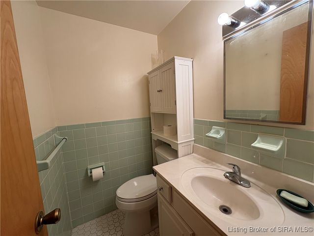 300 Hillcrest Dr, Madison, IN 47250