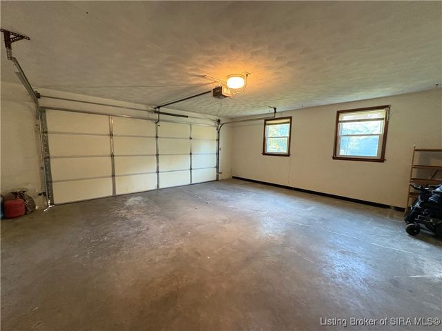 300 Hillcrest Dr, Madison, IN 47250