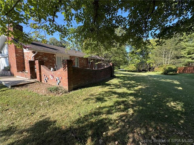 300 Hillcrest Dr, Madison, IN 47250