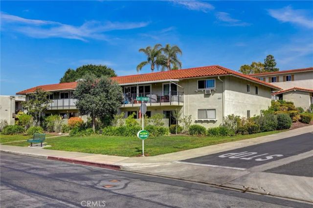2327 Via Mariposa West West A, Laguna Woods, CA 92637