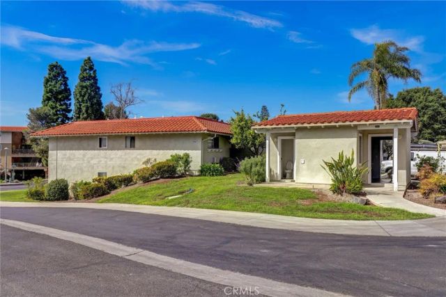 2327 Via Mariposa West West A, Laguna Woods, CA 92637