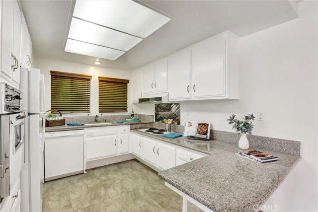 2327 Via Mariposa West West A, Laguna Woods, CA 92637
