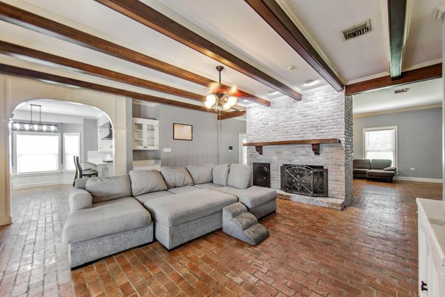 1917 St Mary St, Thibodaux, LA 70301