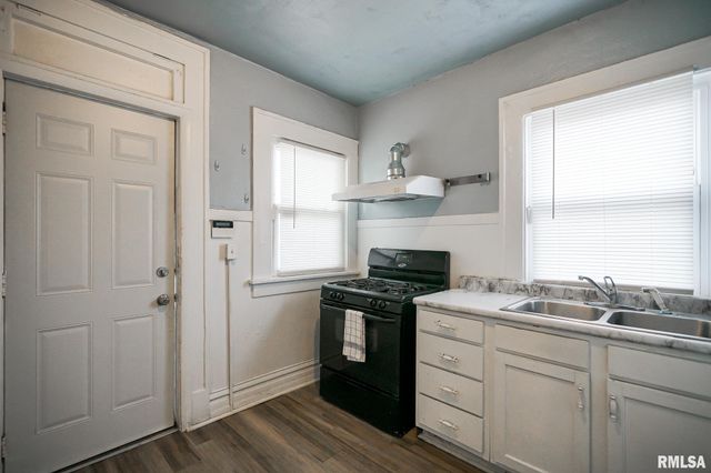 1820 W BRADLEY Avenue, Peoria, IL 61606