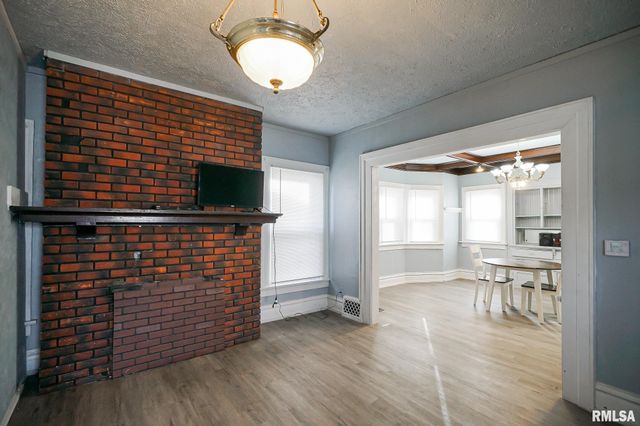 1820 W BRADLEY Avenue, Peoria, IL 61606