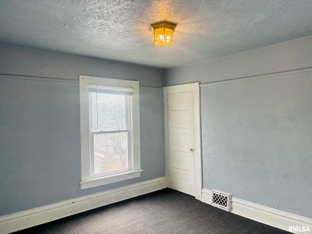 1820 W BRADLEY Avenue, Peoria, IL 61606