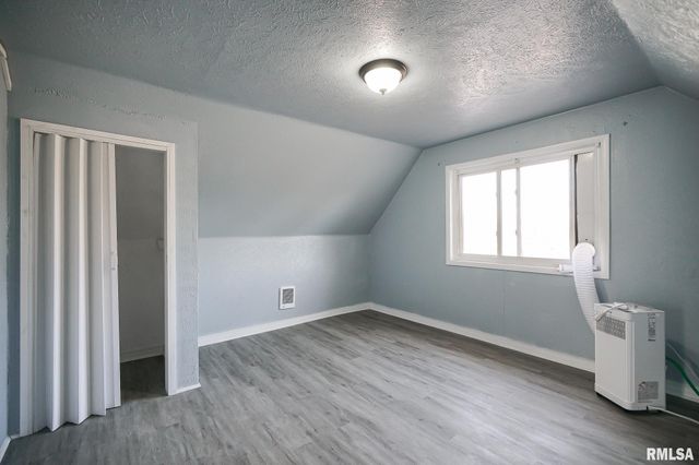 1820 W BRADLEY Avenue, Peoria, IL 61606