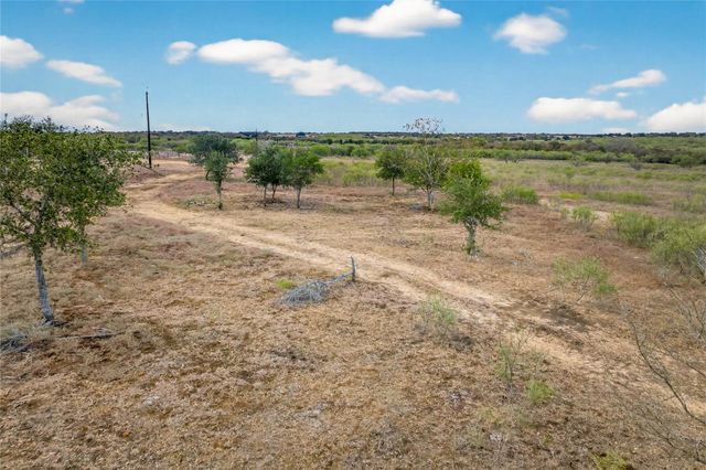 1152 County Road 447, Waelder, TX 78959