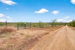 1152 County Road 447, Waelder, TX 78959