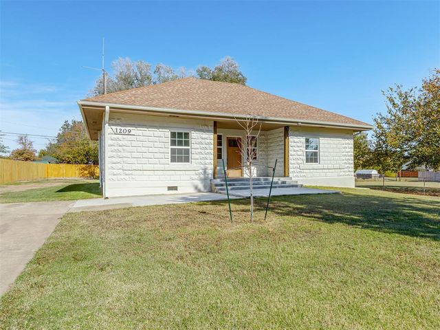 1209 E Oak Street, El Reno, OK 73036