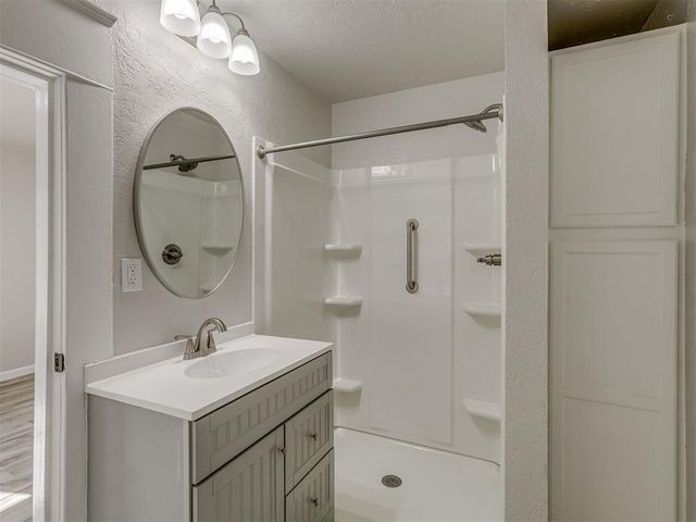 1209 E Oak Street, El Reno, OK 73036