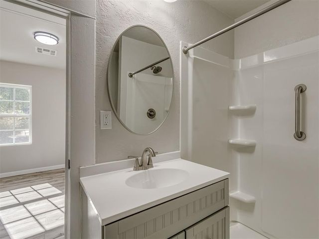 1209 E Oak Street, El Reno, OK 73036