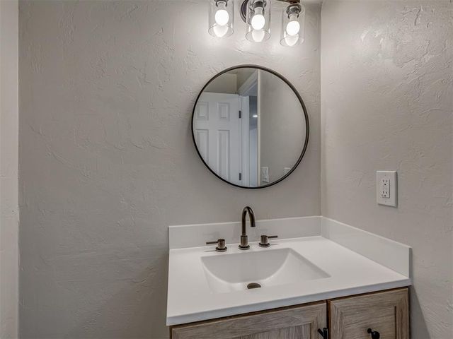 1209 E Oak Street, El Reno, OK 73036