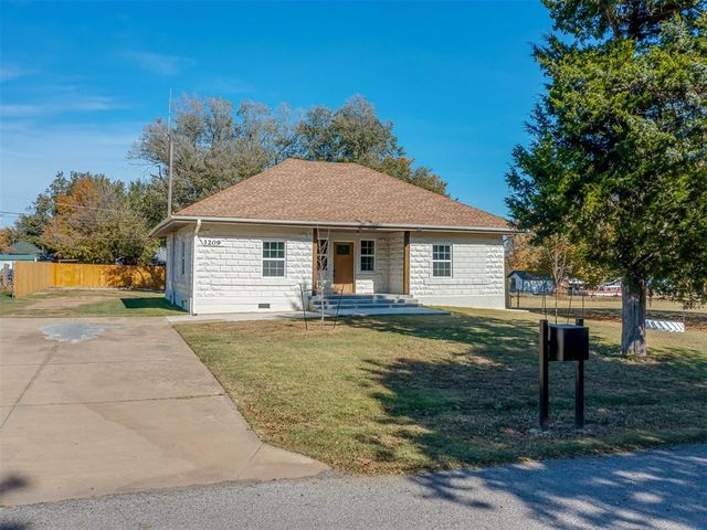 1209 E Oak Street, El Reno, OK 73036
