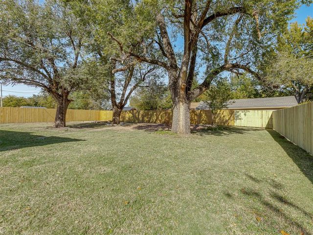 1209 E Oak Street, El Reno, OK 73036