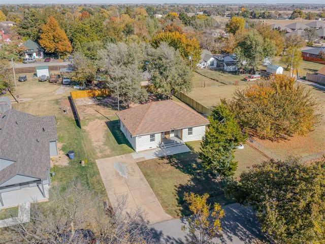 1209 E Oak Street, El Reno, OK 73036