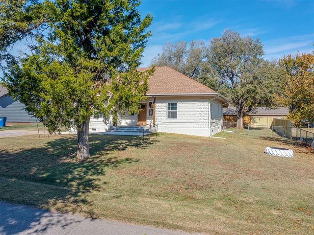 1209 E Oak Street, El Reno, OK 73036