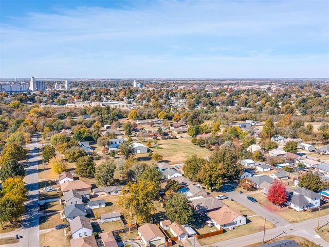 1209 E Oak Street, El Reno, OK 73036