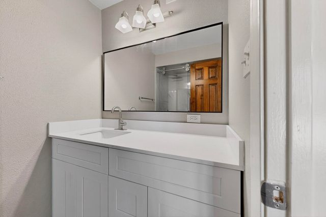 10109 Regal Park Lane 117, Dallas, TX 75230