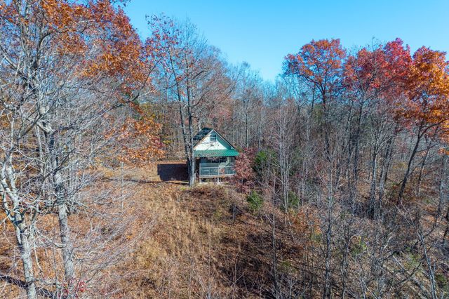 353 Red Bud Ln, Hilham, TN 38568