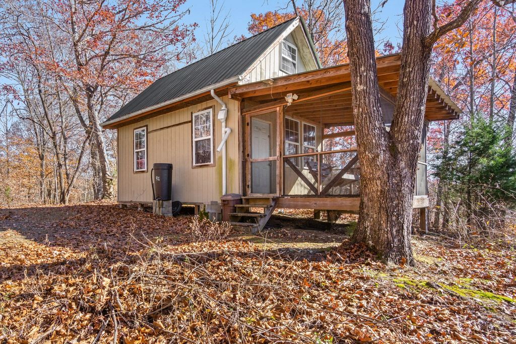 353 Red Bud Ln, Hilham, TN 38568