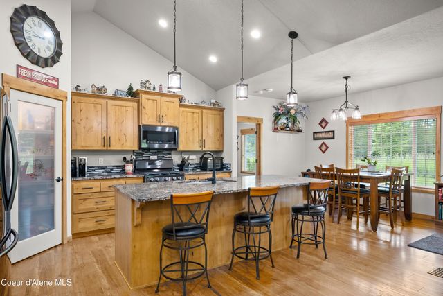 8436 E Snowy LN, Athol, ID 83801