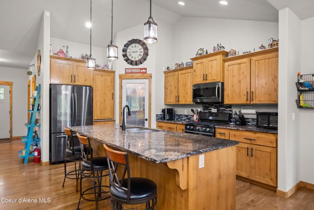 8436 E Snowy LN, Athol, ID 83801