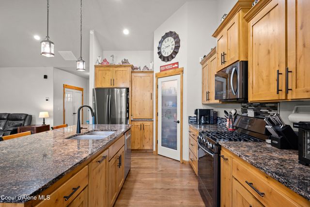 8436 E Snowy LN, Athol, ID 83801