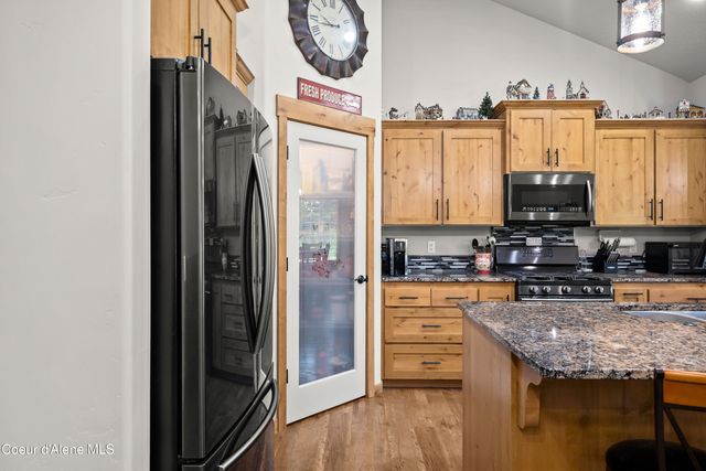 8436 E Snowy LN, Athol, ID 83801